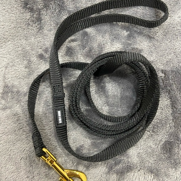 CAT BUNDLE includes:
Cat sign 
Cute sheer cat scarf. 😺
Cat leases
Cat bandanas 5 - Picture 12 of 15